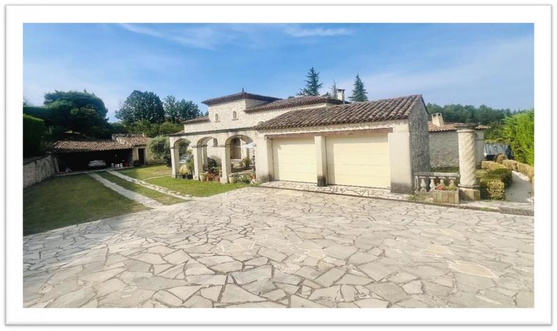 Propriété - 258 m² - 7 pièces