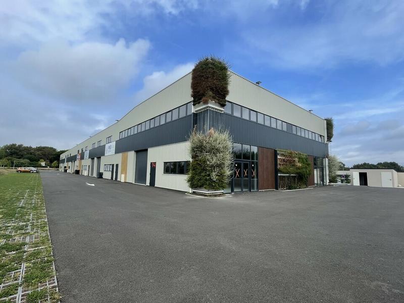 Local d'activité / Entrepôt - 126 m²