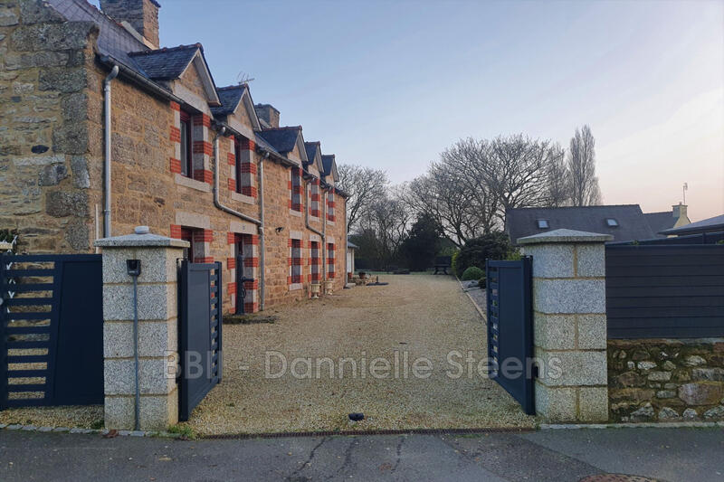 Maison - 200 m² - 2 pièces