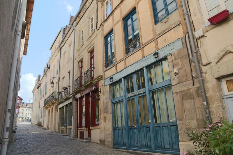 Maison - 375 m² - 7 pièces