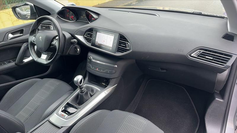 Peugeot 308 II 1.2 PureTech 110 Allure - Entretien constructeur