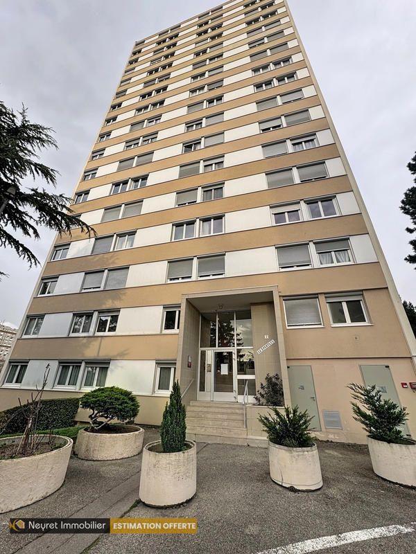 Appartement - 102 m² - 5 pièces