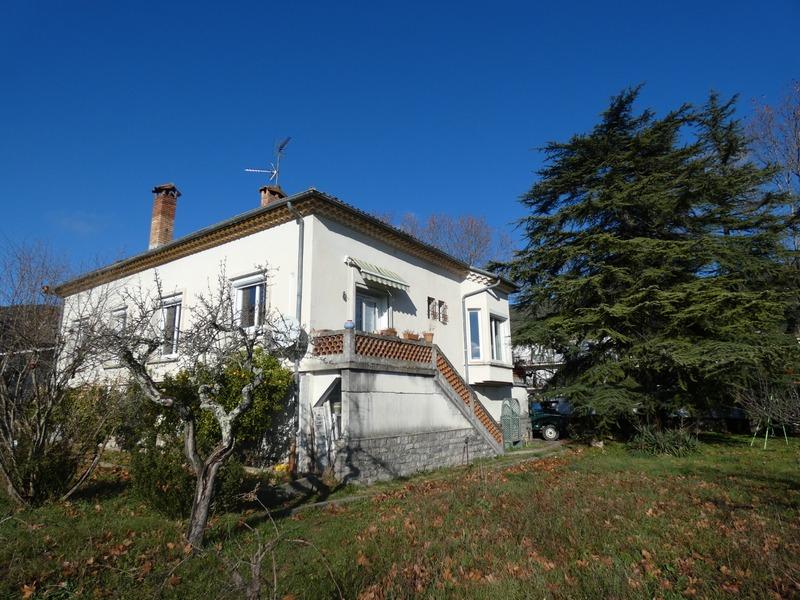Maison - 202 m² - 7 pièces