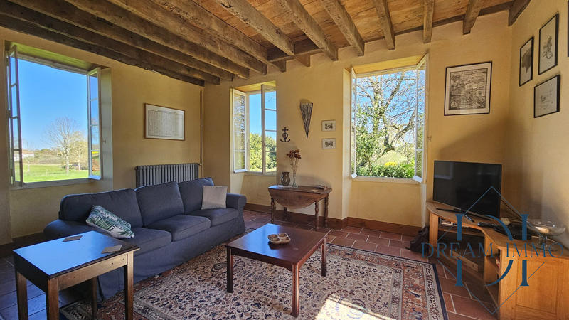 Maison - 380 m² - 9 pièces