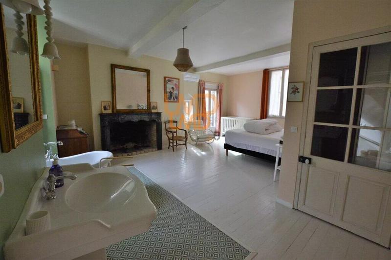 Demeure - 184 m² - 5 pièces