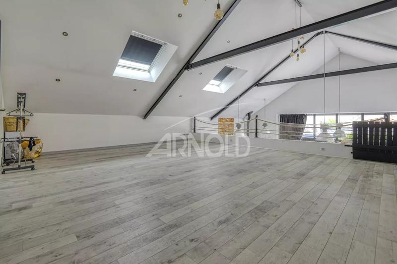 Maison - 220 m² - 9 pièces