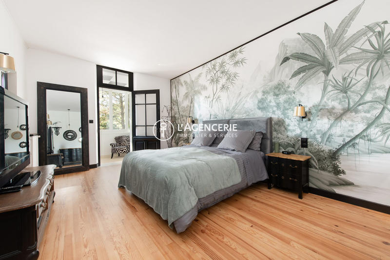 Maison - 242 m² - 6 pièces