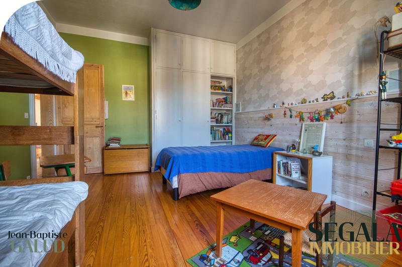 Maison - 210 m² - 6 pièces