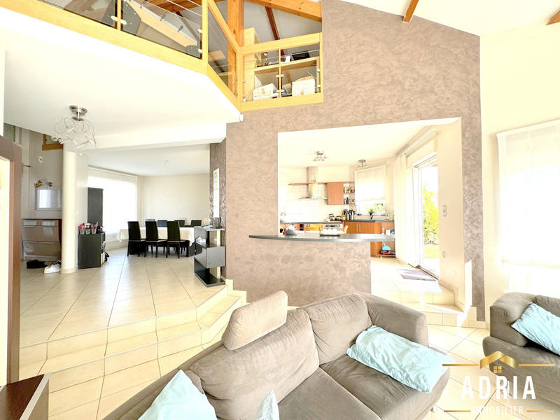 Maison - 196 m² - 7 pièces