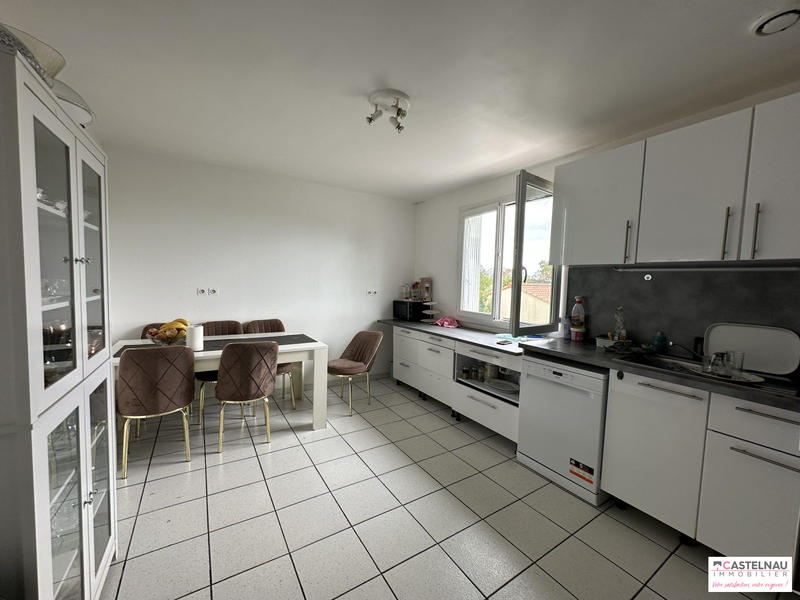 Maison traditionnelle - 240 m² - 8 pièces