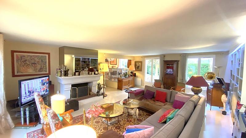 Maison - 246 m² - 7 pièces