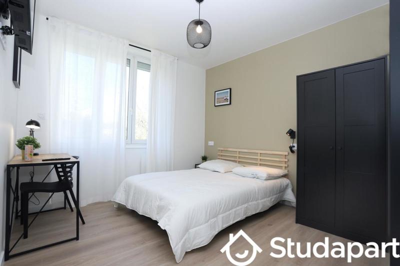 Chambre - 13 m² - 1 pièce