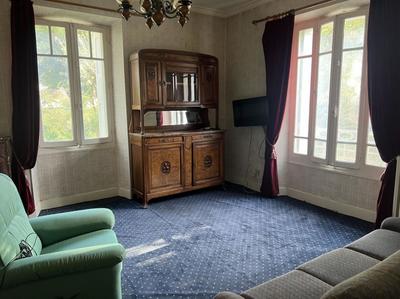 Maison - 211 m² - 7 pièces