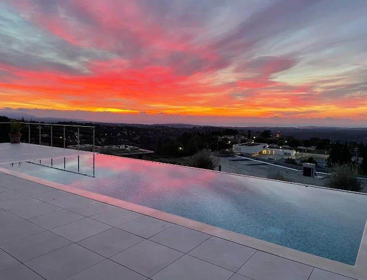 Maison - 540 m² - 12 pièces