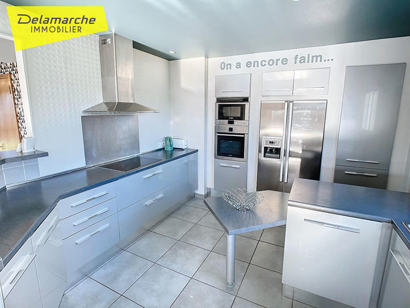 Maison - 215 m² - 6 pièces