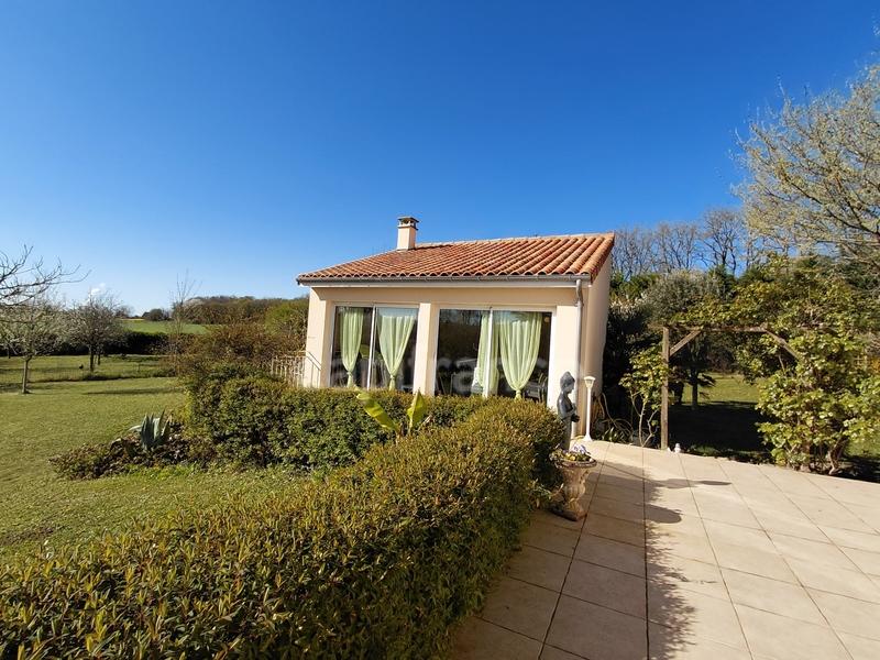 Villa - 295 m² - 8 pièces