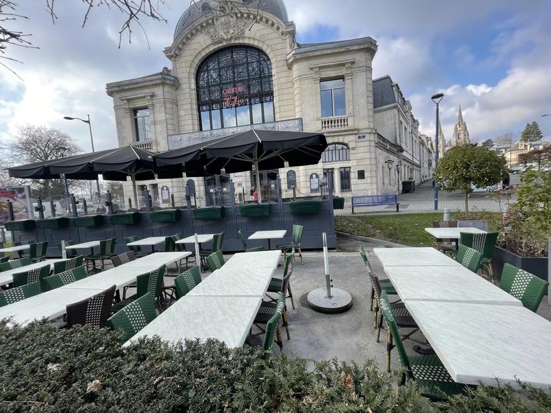 Magasins - 1 161 m² - 9 pièces