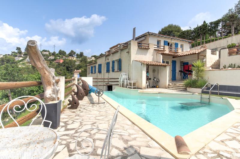 Maison - 170 m² - 7 pièces