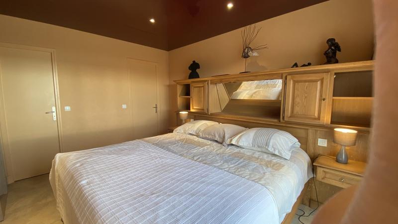 Villa - 243 m² - 9 pièces