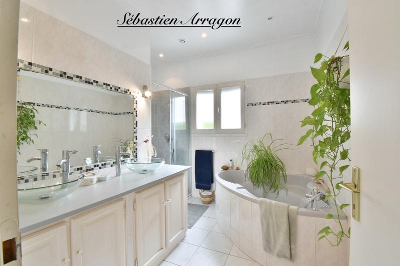 Villa - 180 m² - 7 pièces