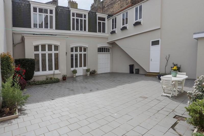 Maison bourgeoise - 275 m² - 8 pièces