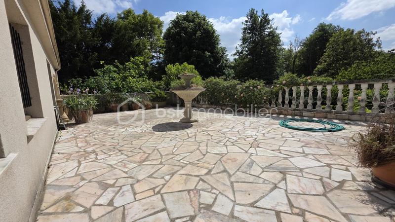 Maison - 300 m² - 10 pièces