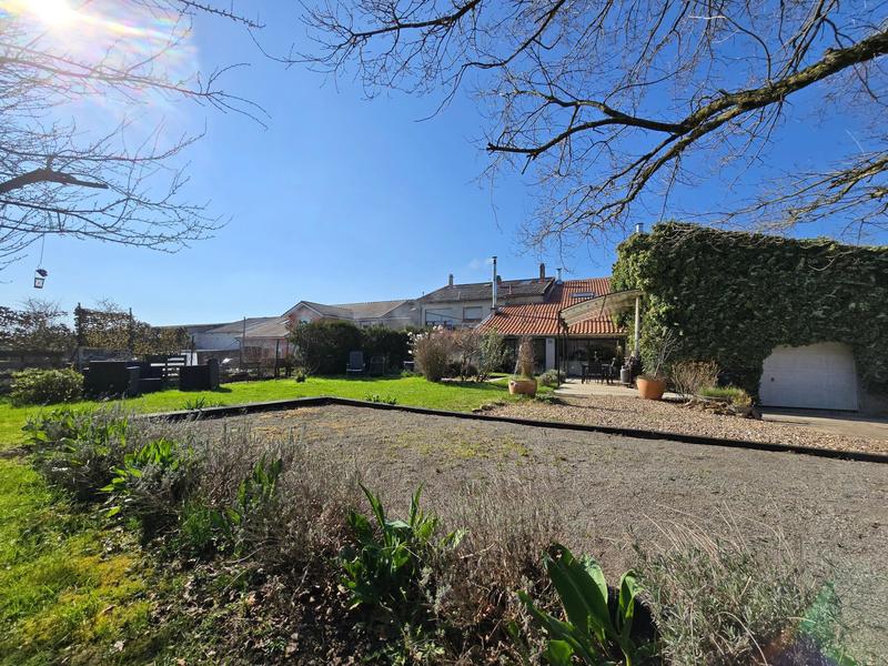 Maison - 246 m² - 8 pièces