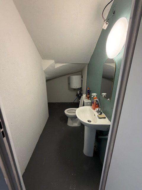 Local d'activités - 224 m² - 4 pièces