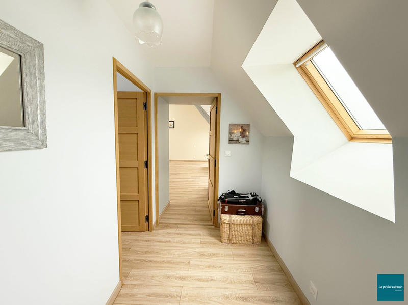 Maison - 250 m² - 8 pièces