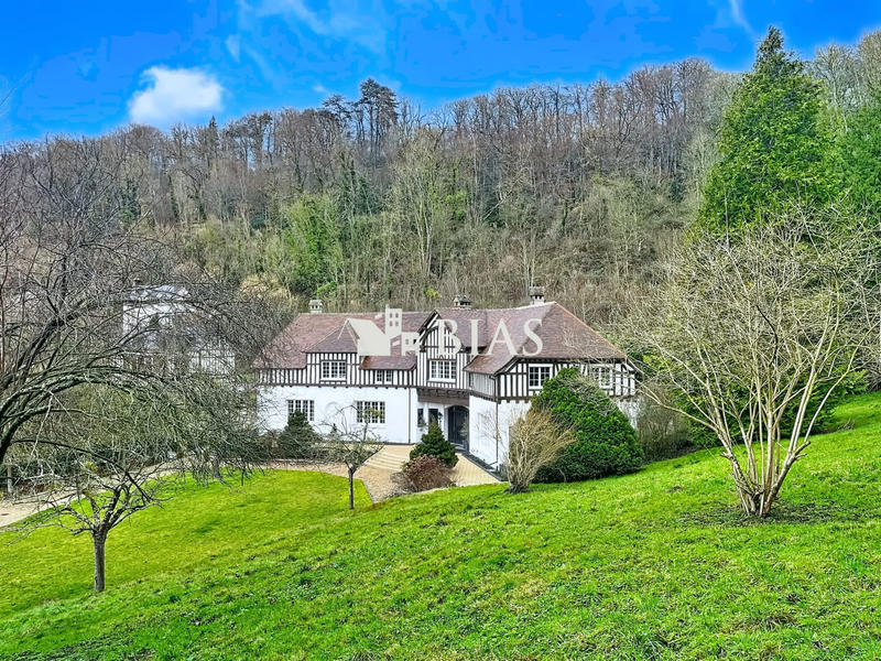 Maison - 350 m² - 12 pièces