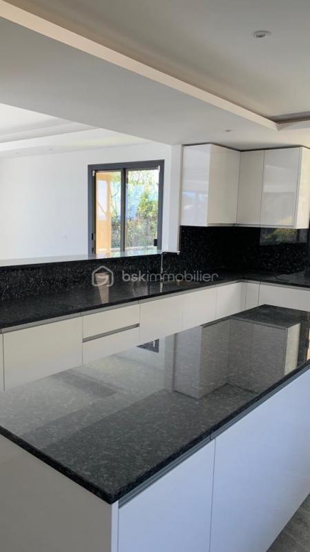 Maison - 370 m² - 7 pièces