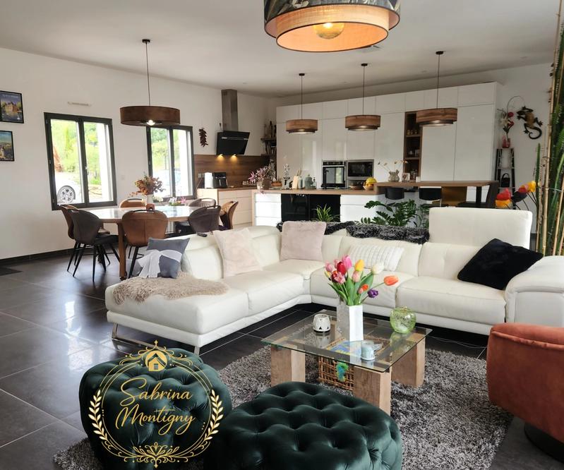 Maison - 240 m² - 7 pièces