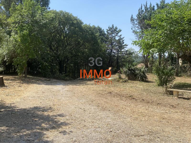 Terrain constructible - 900 m²