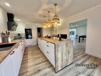 Maison - 259 m² - 8 pièces