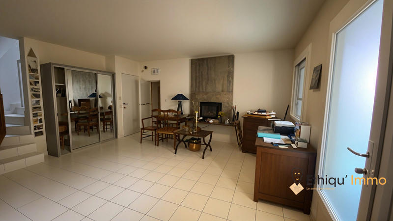 Maison - 208 m² - 9 pièces