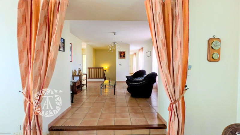 Propriété - 330 m² - 6 pièces