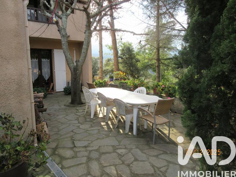 Maison - 275 m² - 10 pièces