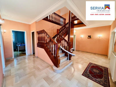 Maison - 316 m² - 12 pièces