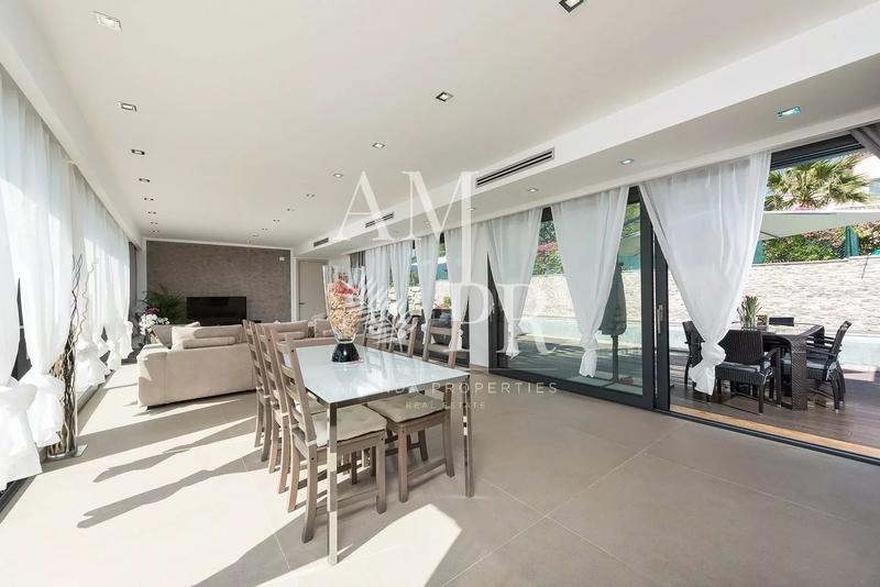 Villa - 290 m² - 6 pièces