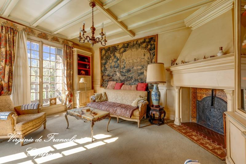 Maison - 304 m² - 10 pièces