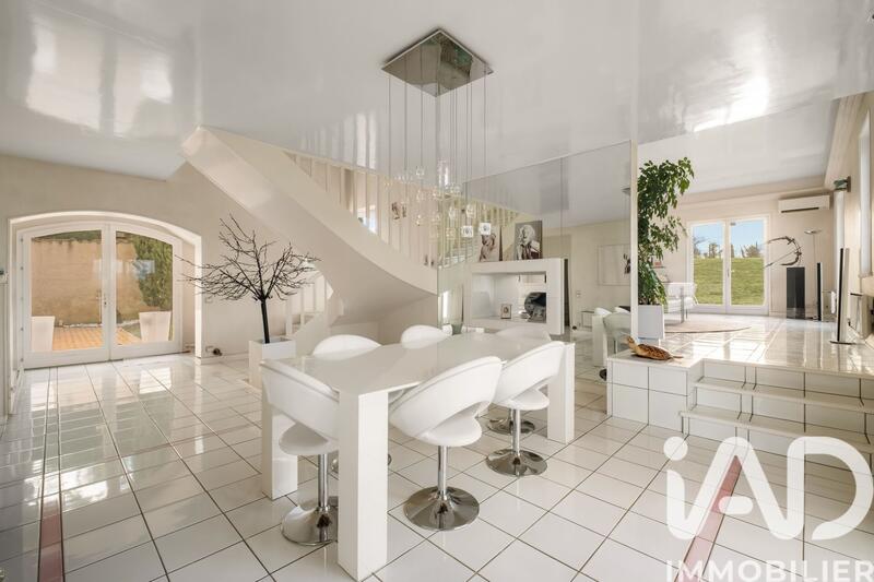 Maison - 270 m² - 5 pièces