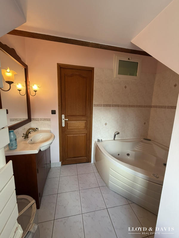 Villa - 335 m² - 12 pièces