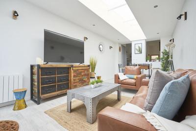 Maison - 99 m² - 6 pièces