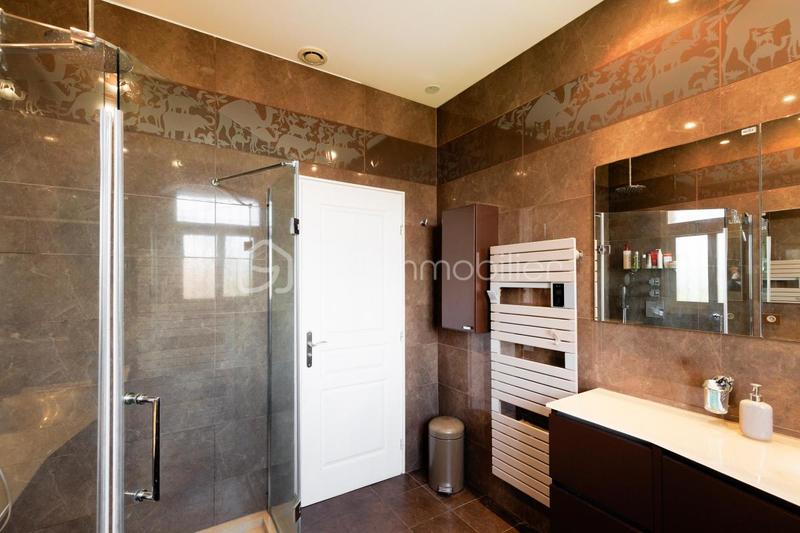 Villa - 166 m² - 6 pièces