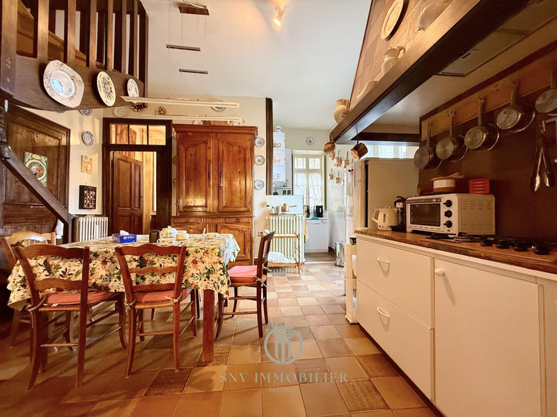 Maison - 317 m² - 13 pièces