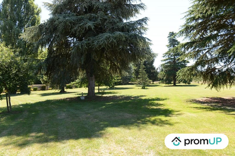 Maison - 780 m² - 18 pièces