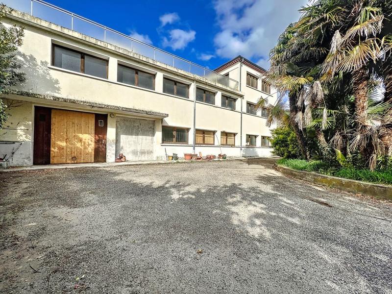 Immeuble - 1 050 m² - 9 pièces