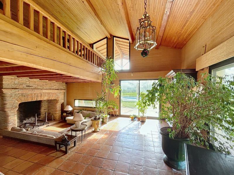 Maison - 320 m² - 12 pièces