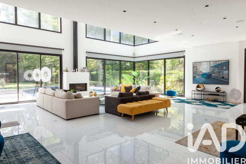 Maison de maîtres - 695 m² - 16 pièces