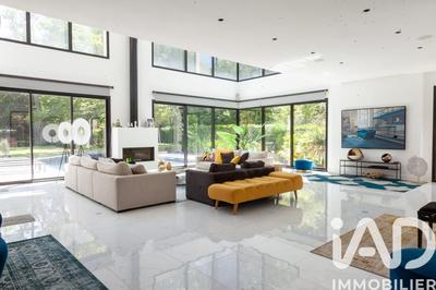 Maison de maîtres - 695 m² - 16 pièces